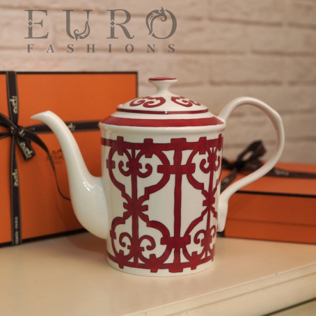 Чайник Hermes Balcon du Guadalquivir (10711) Чайник Hermes из коллекции Balcon du Guadalquivir, посвященной истории Древнего Ирана, и вдохновленной легендарной поэмой "Шахнаме"
Объем - 1,5 л