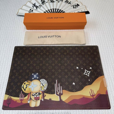 Коврик на письменный стол Louis Vuitton 42*57 см (17618)