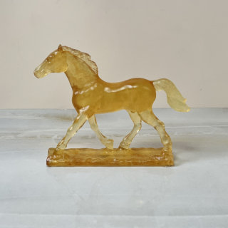 Статуэтка Daum Trotteur Ourasi желтая 14,5х4х11 см (18134)