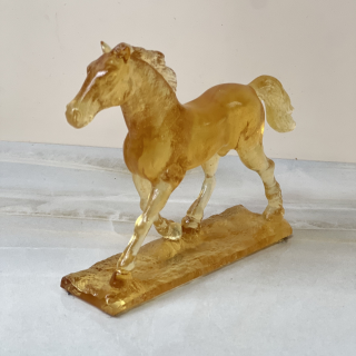 Статуэтка Daum Trotteur Ourasi желтая 14,5х4х11 см (18134)