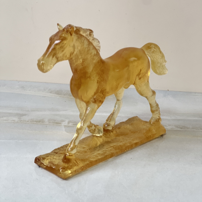 Статуэтка Daum Trotteur Ourasi желтая 14,5х4х11 см (18134)