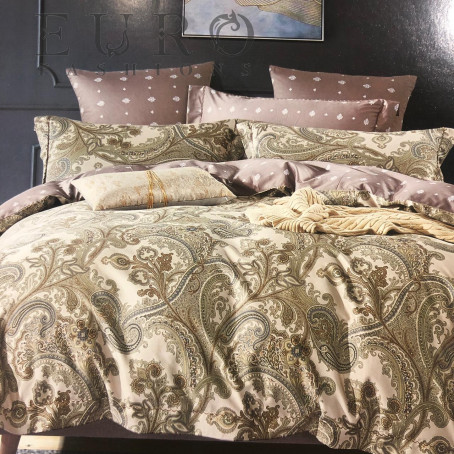 Постельное белье Roberto Cavalli (10648) Комплект постельного белья из коллекции Roberto Cavalli Home для двуспальной кровати. Основной цвет - черно-золотой