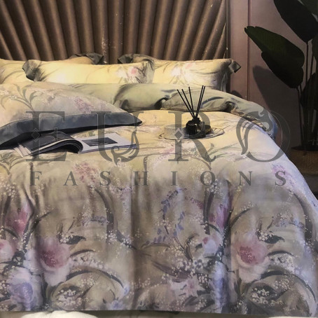 Постельное белье Roberto Cavalli (10649) Комплект постельного белья из коллекции Roberto Cavalli Home для двуспальной кровати. Основной цвет - черно-золотой