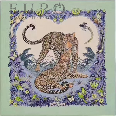 Плед Hermes Jungle Love 8449 Великолепный и яркий шерстяной плед Hermes Jungle Love поведает Вам историю любви двух леопардов, исполненную в красках и с заботой легендарного модного дома Hermes