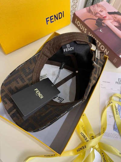 Бейсболка Fendi коричневая с лого (14452)