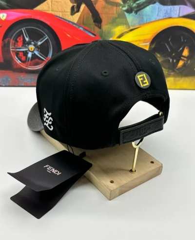 Бейсболка Fendi черная с лого (14453)