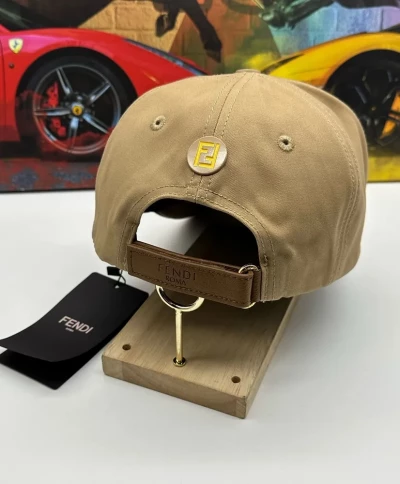 Бейсболка Fendi светло-коричневая с лого (14456)