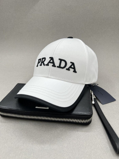 Бейсболка Prada, белая (14459)