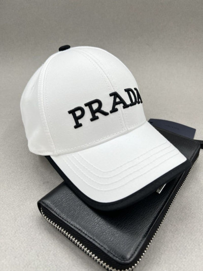 Бейсболка Prada, белая (14459)