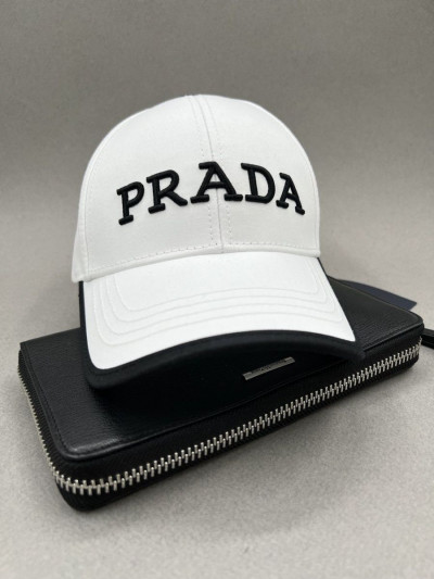 Бейсболка Prada, белая (14459)