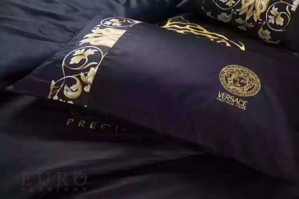 Постельное можно вернуть в магазин обратно. Постельное белье Versace 8385. Постельное белье Версаче черное. Брендовое постельное белье Версаче. Жаккард Версаче постельное белье.